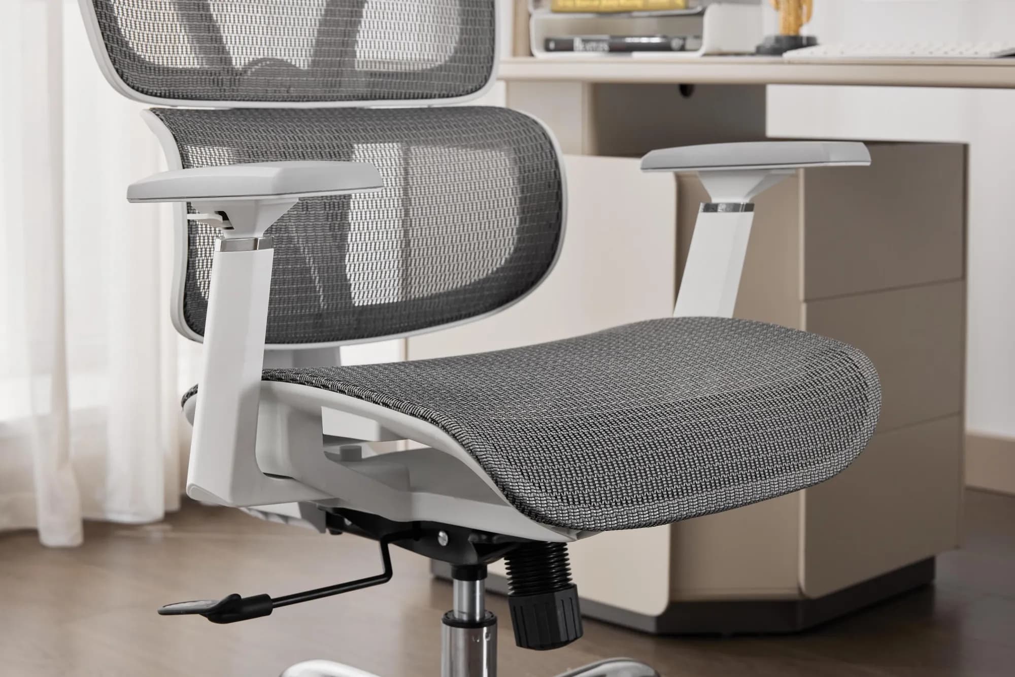 Elite Mesh Grey/White Office Chair